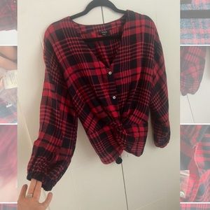 Bran new Vici Dolls top. 3/4 length sleeve buffalo plaid, twisted front detail.